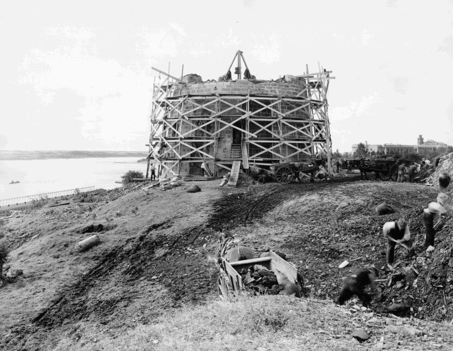 W.B. Edwards. Travaux de réfection à la tour Martello 1, 1936, Commission des champs de bataille nationaux